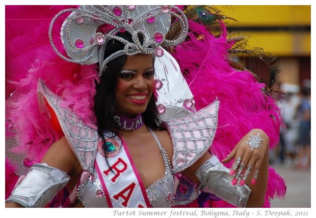 Samba dancer at Partot parade, Bologna 2011 - images by S. Deepak