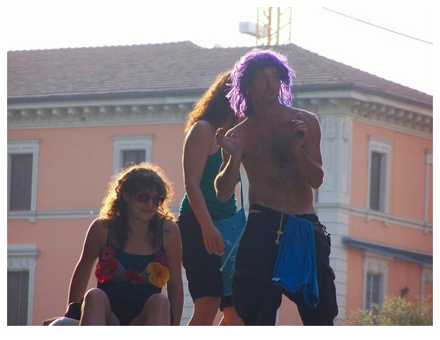 People with purple heads in Bologna summer festivals