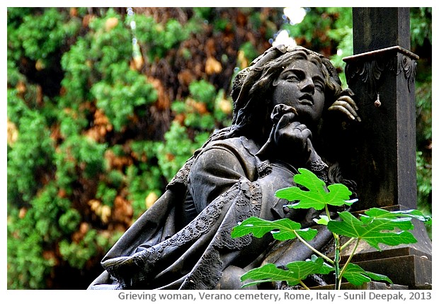 Grieving women sculptures, Verano cemetery, Rome, Italy - images by Sunil Deepak, 2013