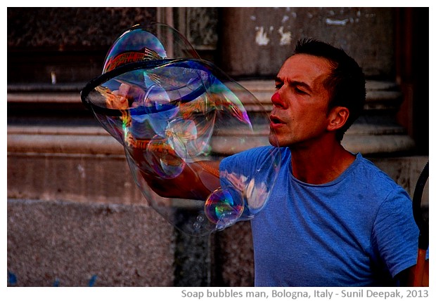 Soap bubbles man, Bologna, Italy - images by Sunil Deepak, 2013