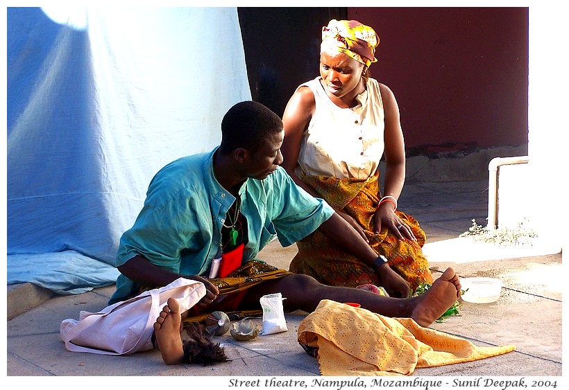 Rehearsal of street theatre, Nampula, Mozambique - Images by Sunil Deepak