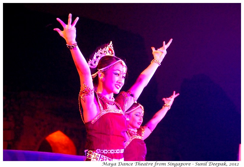 Dance by Maya Dance Theatre in Delhi, India - Images by Sunil Deepak