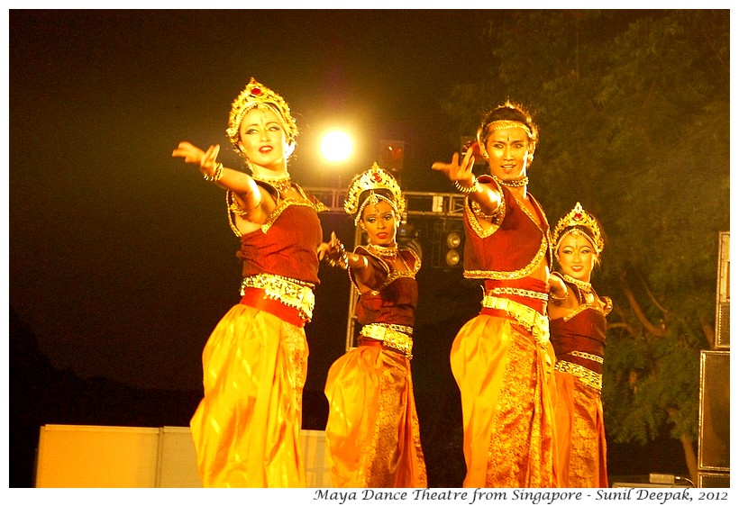 Dance by Maya Dance Theatre in Delhi, India - Images by Sunil Deepak