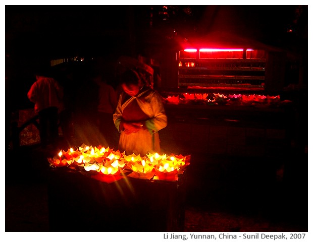 Night lights in Li Jiang, Yunnan, China - images by Sunil Deepak, 2007