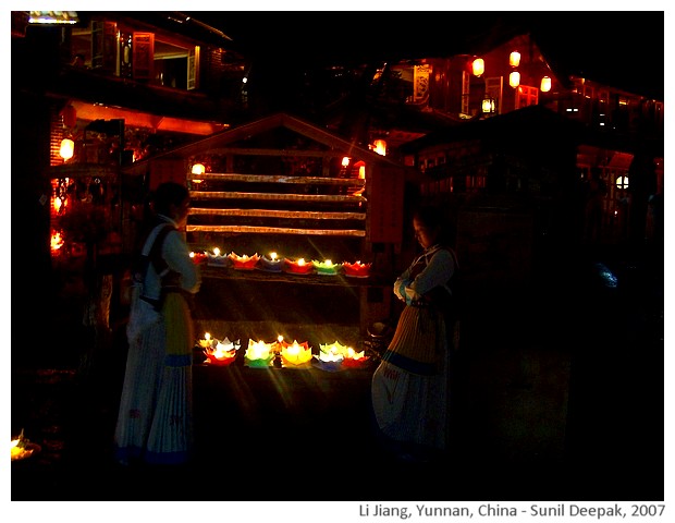 Night lights in Li Jiang, Yunnan, China - images by Sunil Deepak, 2007