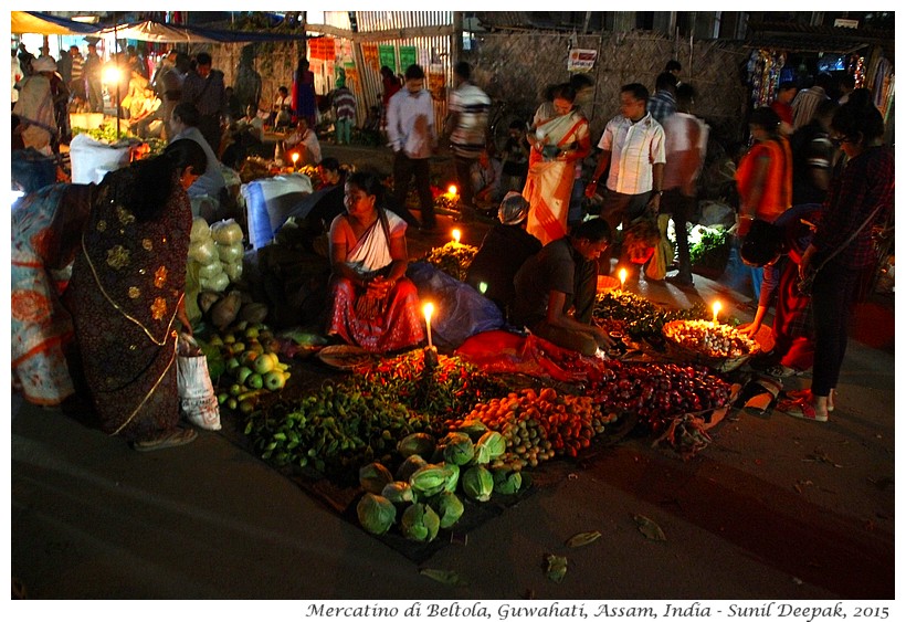 Sera al mercato dei contadini Guwahati - Immagini di Sunil Deepak