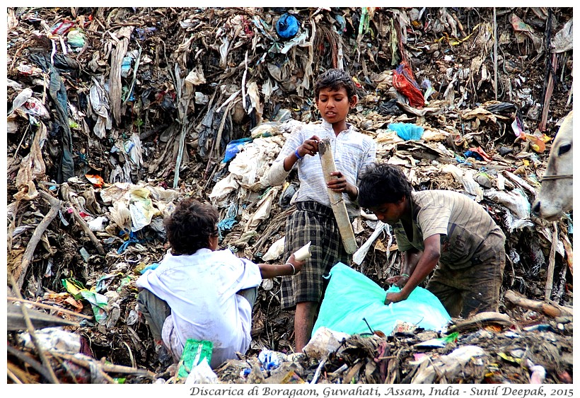 Discarica di Guwahati - Immagini di Sunil Deepak