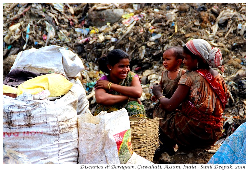 Discarica di Guwahati - Immagini di Sunil Deepak