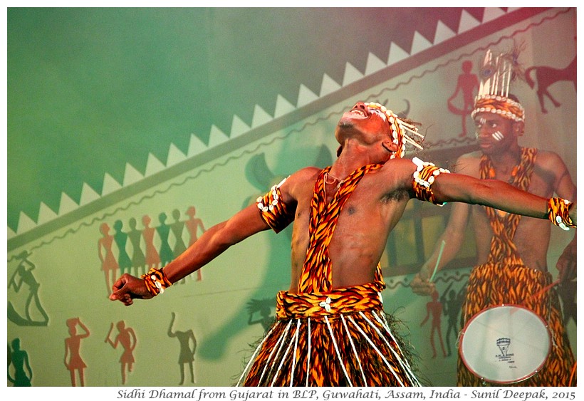 Sidhi Dhamal, Folk dance of Sidhi from Guajarat, India - Images by Sunil Deepak