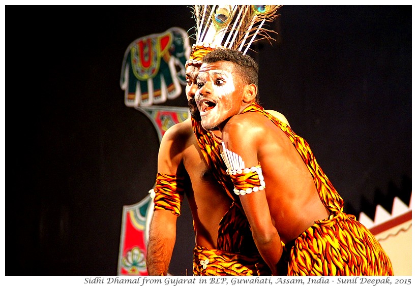 Sidhi Dhamal, Folk dance of Sidhi from Guajarat, India - Images by Sunil Deepak