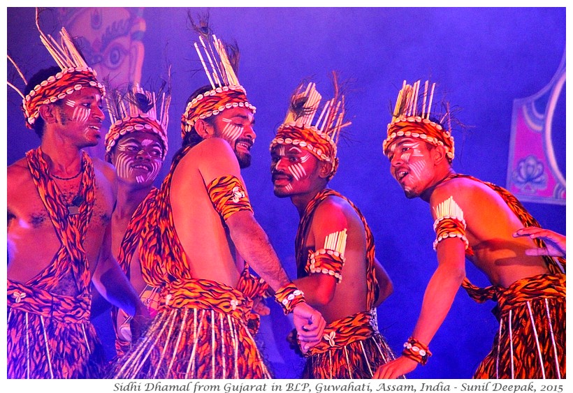 Sidhi Dhamal, Folk dance of Sidhi from Guajarat, India - Images by Sunil Deepak