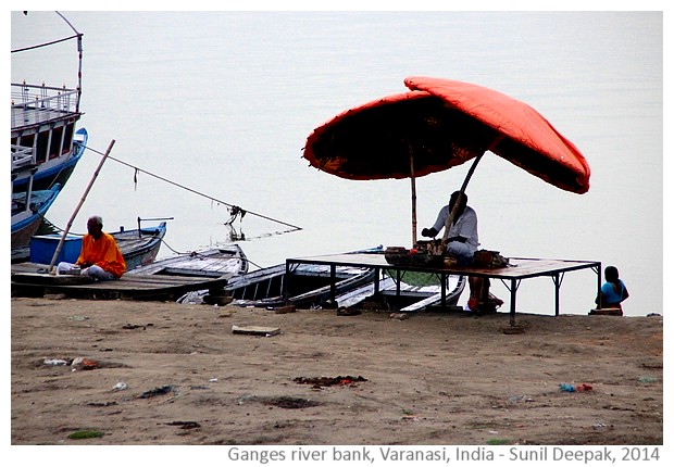 Beach umbrellas, Varanasi, India - images by Sunil Deepak, 2014