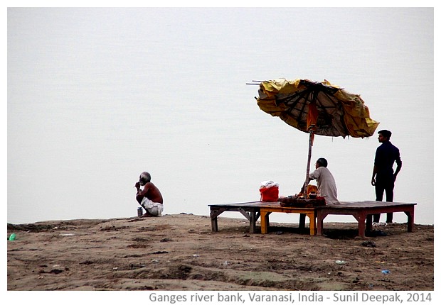 Beach umbrellas, Varanasi, India - images by Sunil Deepak, 2014