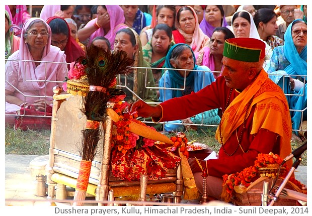 Dusshera prayers, Kullu, HP, India - Images by Sunil Deepak, 2014