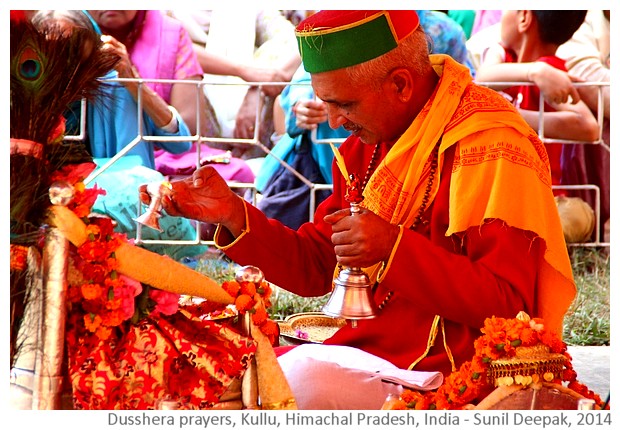 Dusshera prayers, Kullu, HP, India - Images by Sunil Deepak, 2014