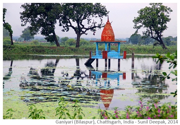 Ponds & temples in Ganiyari, district Bilaspur, Chattisgarh, India - images by Sunil Deepak, 2014