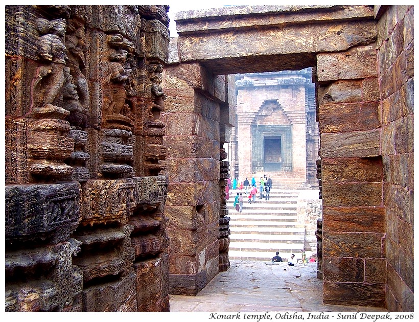 Morning at Konark temple, Odisha, India - Images by Sunil Deepak