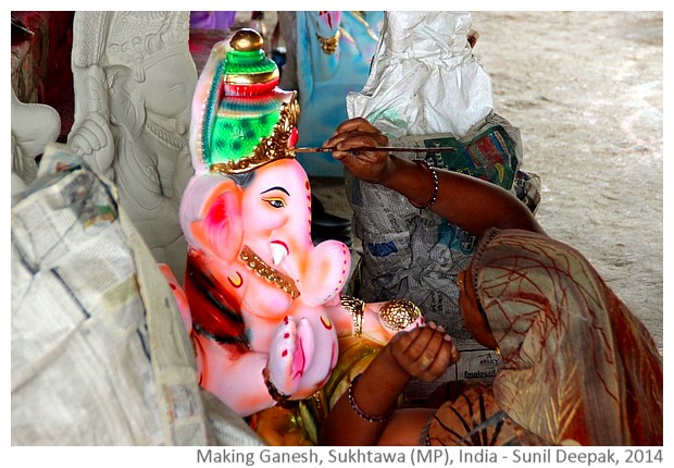 Making Ganesh statues, Sukhtawa, Madhya Pradesh, India - Images by Sunil Deepak, 2014