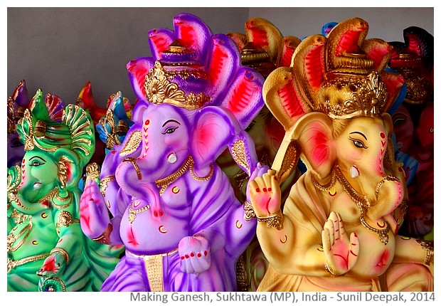 Making Ganesh statues, Sukhtawa, Madhya Pradesh, India - Images by Sunil Deepak, 2014