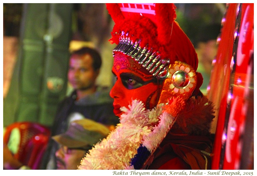 Rakta Theyyam dance, Kerala, India - Images by Sunil Deepak