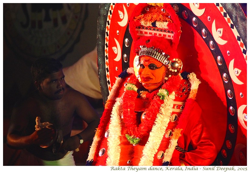 Rakta Theyyam dance, Kerala, India - Images by Sunil Deepak