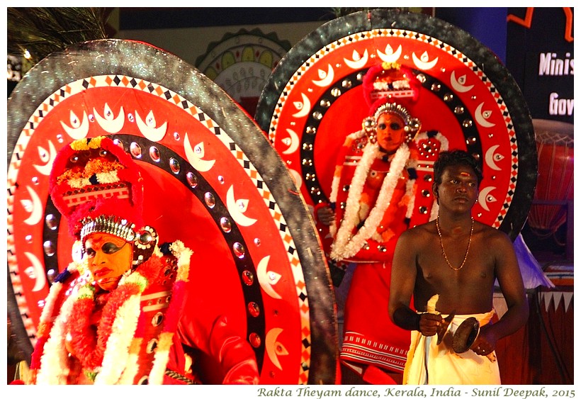 Rakta Theyyam dance, Kerala, India - Images by Sunil Deepak