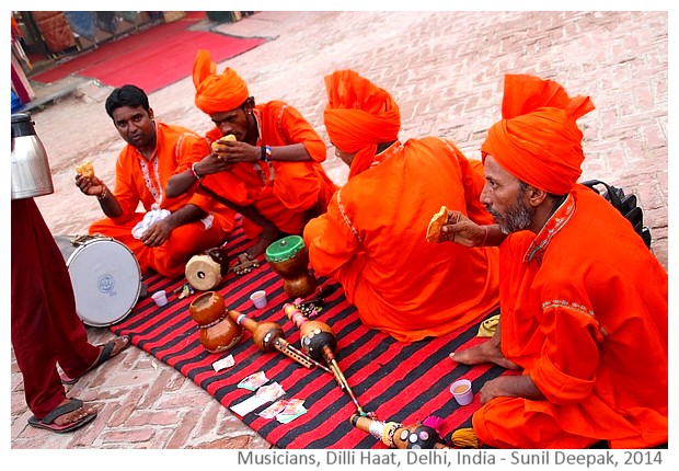 Ex-snake charmers musicians, Delhi, India - images by Sunil Deepak, 2014