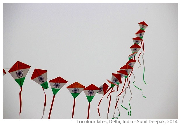 Tricolour kites, Dilli Haat, Delhi, India - images by Sunil Deepak, 2014