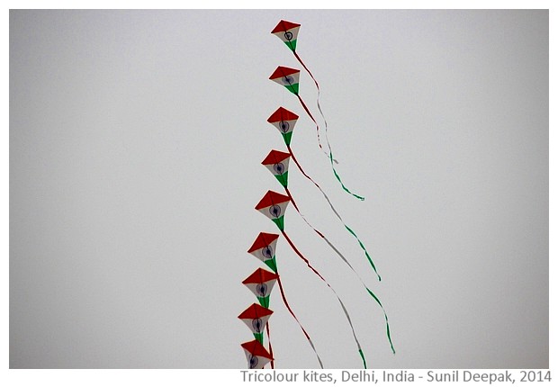 Tricolour kites, Dilli Haat, Delhi, India - images by Sunil Deepak, 2014