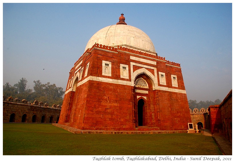 Tughlak tomb, Tughlakabad, Delhi, India - Images by Sunil Deepak