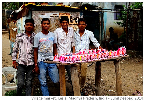 Weekly village market, Kesla, Hoshangabad, MP, India - images by Sunil Deepak, 2014