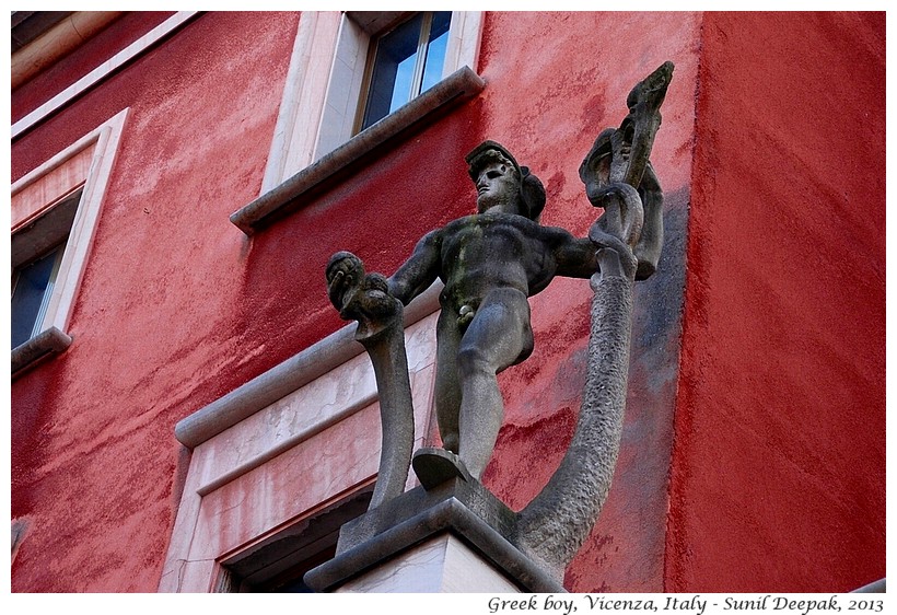 Sculpture, Contra Garibaldi, Vicenza, Italy - Images by Sunil Deepak