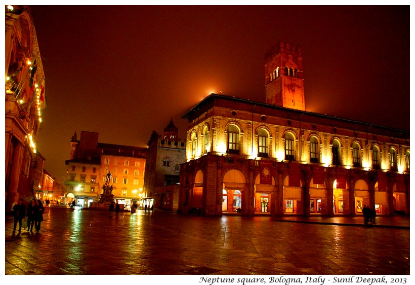 Piazza Maggiore, Neptune fountain, Bologna, Italy - Images by Sunil Deepak