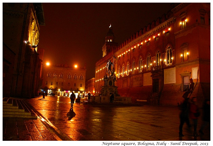 Piazza Maggiore, Neptune fountain, Bologna, Italy - Images by Sunil Deepak