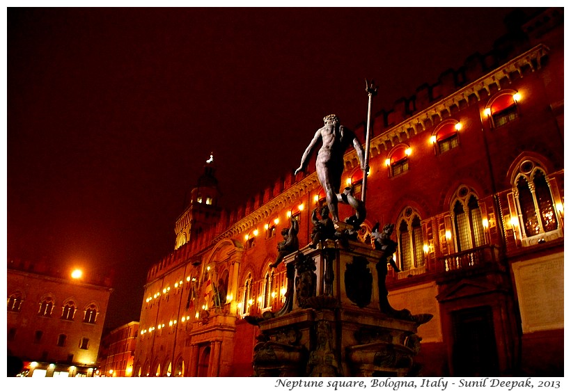 Piazza Maggiore, Neptune fountain, Bologna, Italy - Images by Sunil Deepak