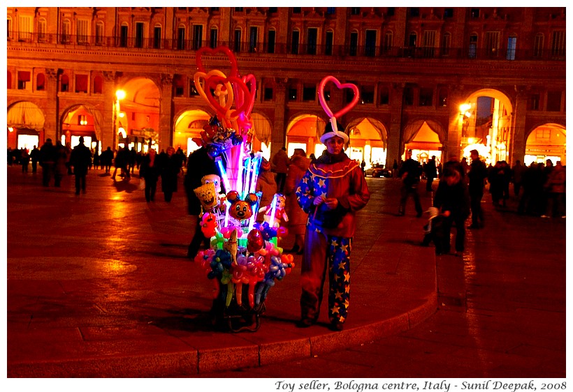 Night colours, Piazza Maggiore, Bologna, Italy - Images by Sunil Deepak