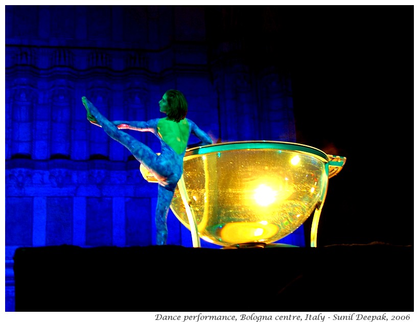 Night colours, Piazza Maggiore, Bologna, Italy - Images by Sunil Deepak