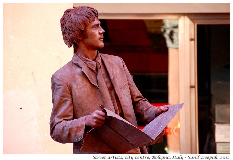 Street artists, Bologna centre, Italy - Images by Sunil Deepak