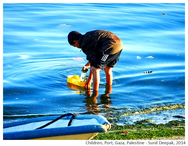 Children at port of Gaza, Palestine - images by Sunil Deepak, 2014