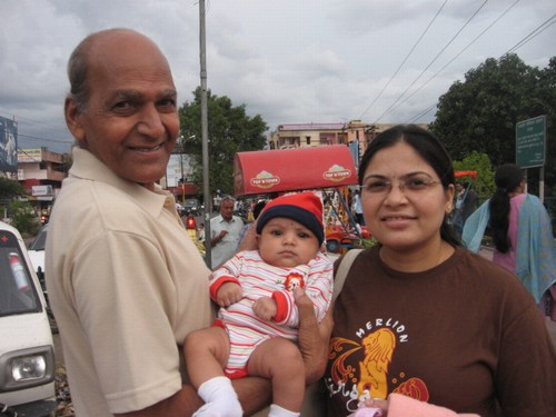 Swayamprakash with daughter Ankita & grand daughter Mithi